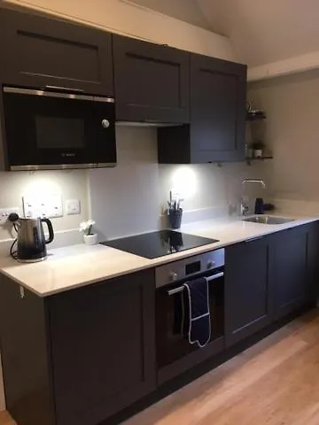 Beautiful Bath Apartment In Central Milsom Street contacts